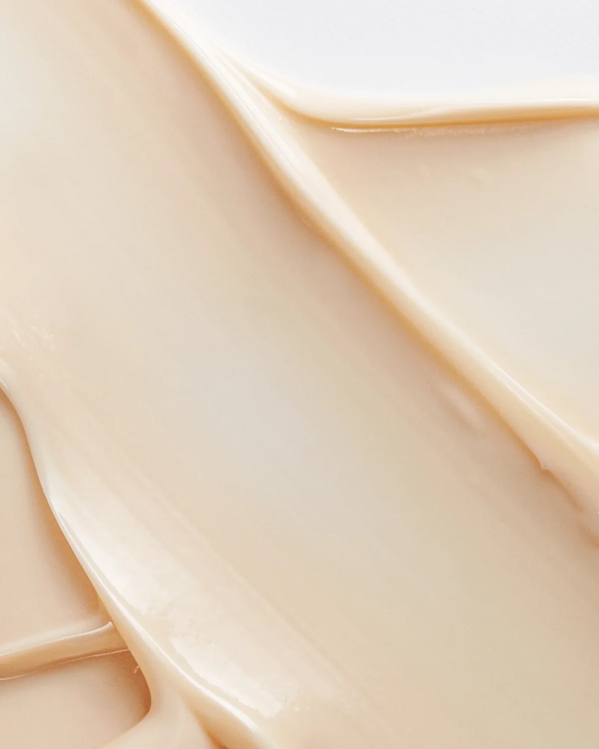 Lightweight creamy texture of Matis Paris GLOW-DETOX daily moisturiser