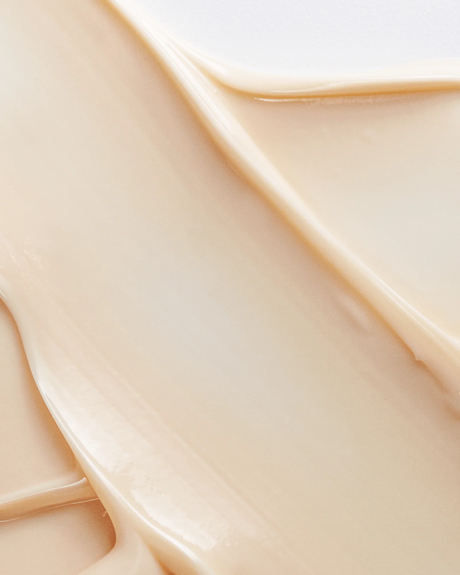Lightweight creamy texture of Matis Paris GLOW-DETOX daily moisturiser
